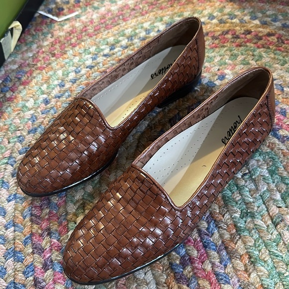 Trotters Women's Liz Woven Brown Ballet Flat size 8‎ Leather - Picture 1 of 6